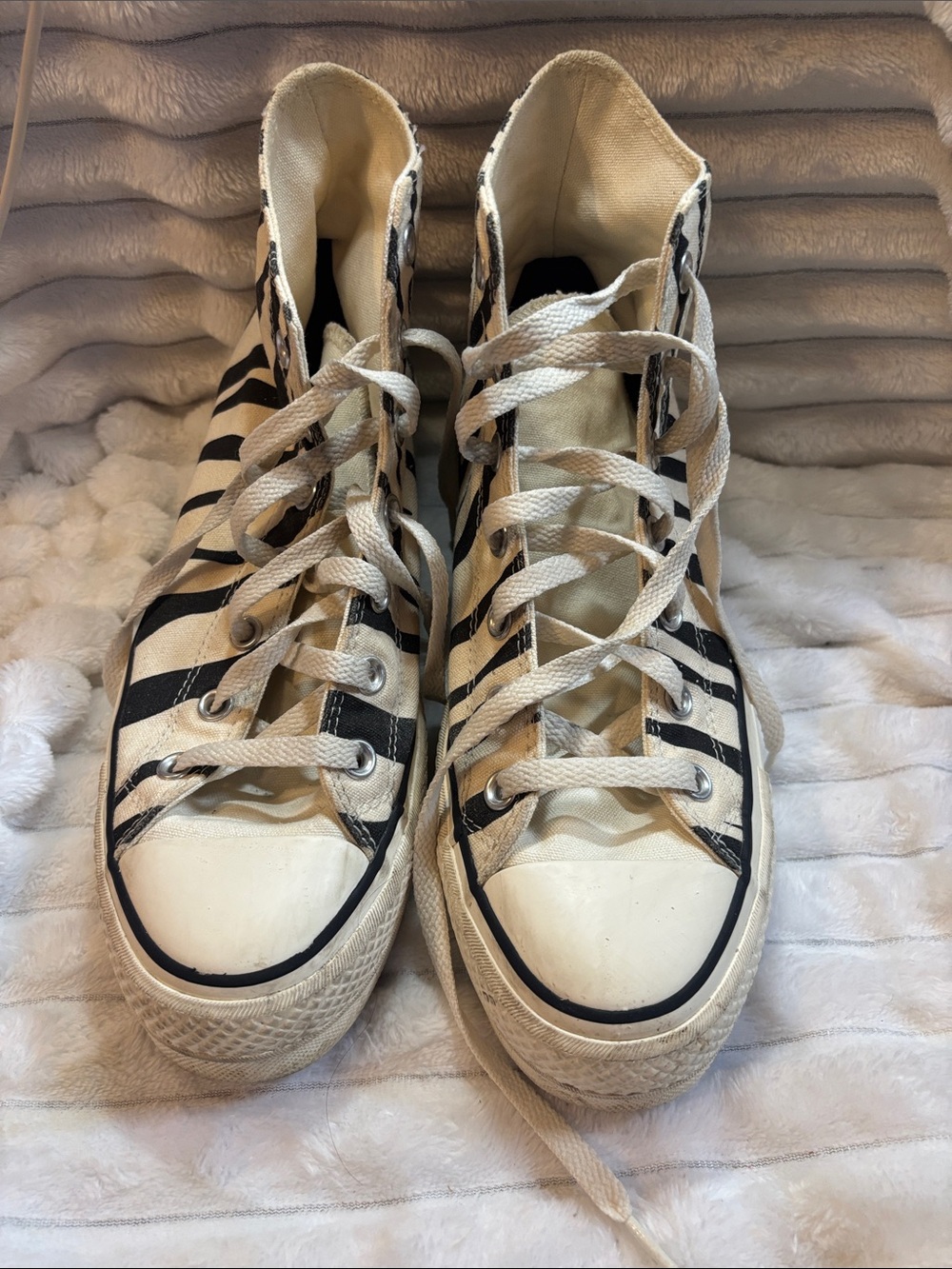 Converse High Top Sneakers - Black & White Zebra Print Mens 7 1/2 Wo’s 9 1/2 - Picture 3 of 9